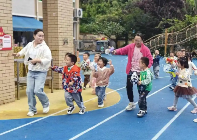 以资源供应和师资建造为双引擎为破解教育均衡难题注入新动能 以资源供应和师资建造为双引擎为破解教育均衡难题注入新动能