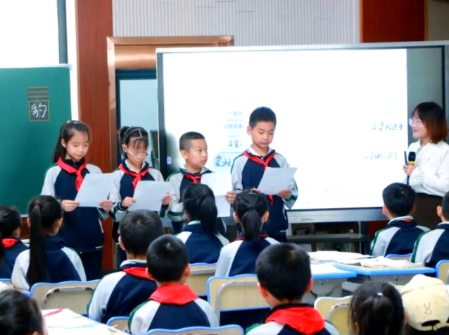 教育版图中教师始终是最中心的力气这里有深耕一线的骨干教师 教育版图中教师始终是最中心的力气这里有深耕一线的骨干教师