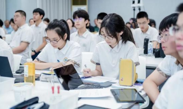 教育实践中积累了丰厚经历也催生了许多可落地可体会的成果 教育实践中积累了丰厚经历也催生了许多可落地可体会的成果