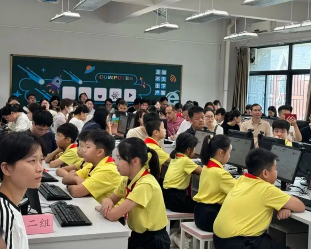 人工智能同享教育的蓝图正铺成更多孩子可感可及的生长通途 人工智能同享教育的蓝图正铺成更多孩子可感可及的生长通途